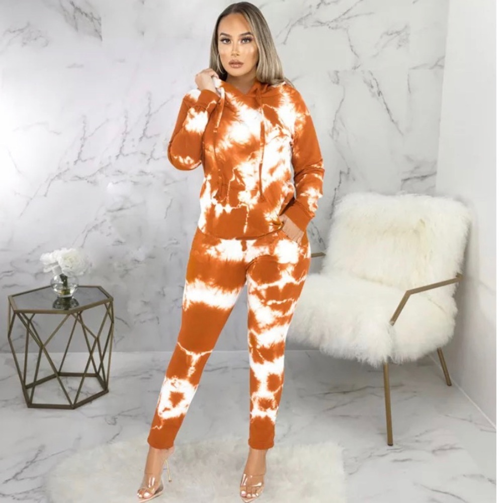 Tie-Dye Hoodie & Joggers Set! 🧡